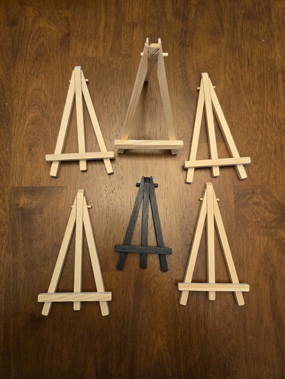 Mini Wooden Easel Set with One Black Accent